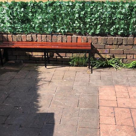 An Extra Large Room With Patio & Own Front Entrance Rotherham Rawmarsh Exterior foto