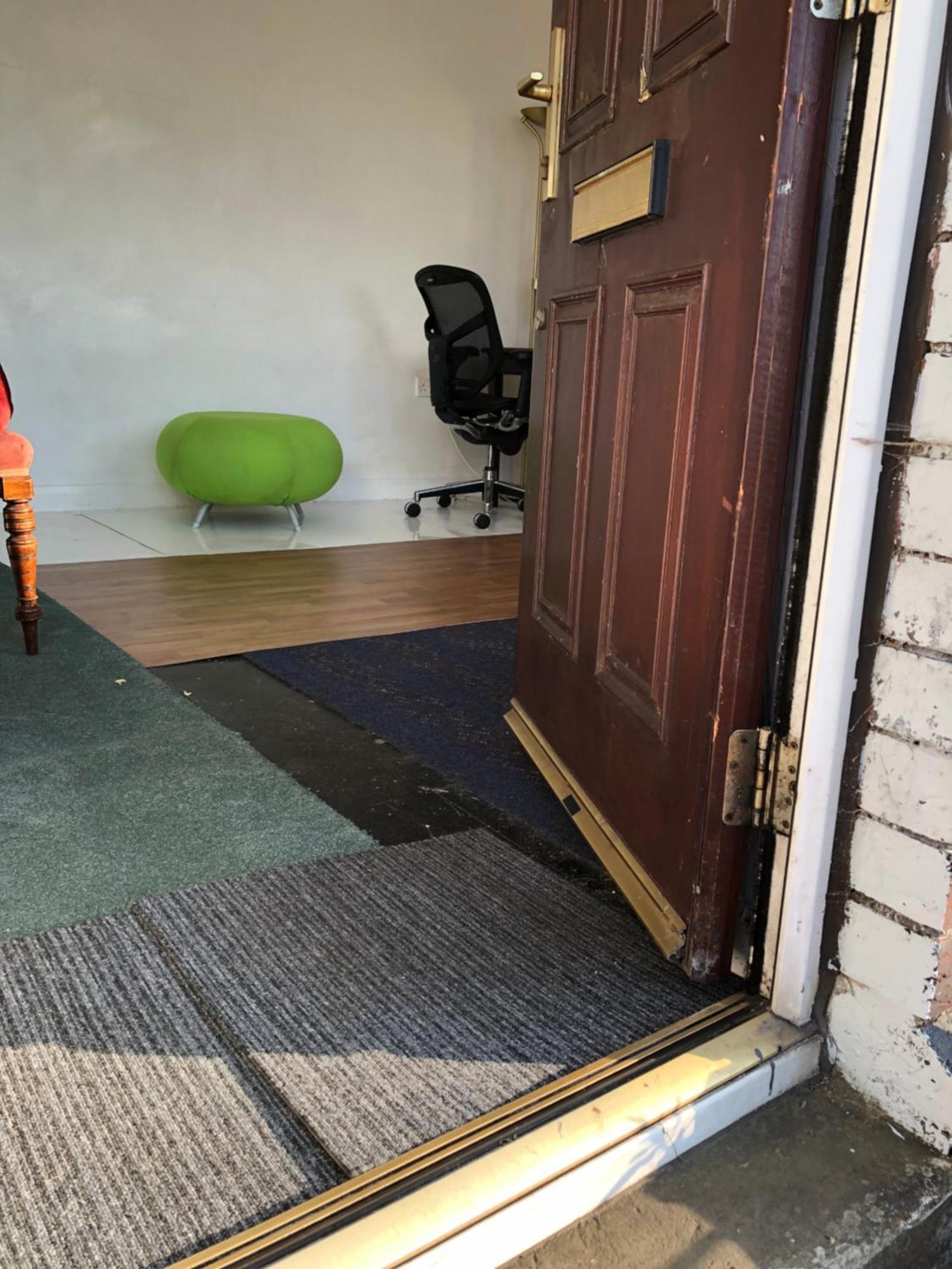 An Extra Large Room With Patio & Own Front Entrance Rotherham Rawmarsh Exterior foto