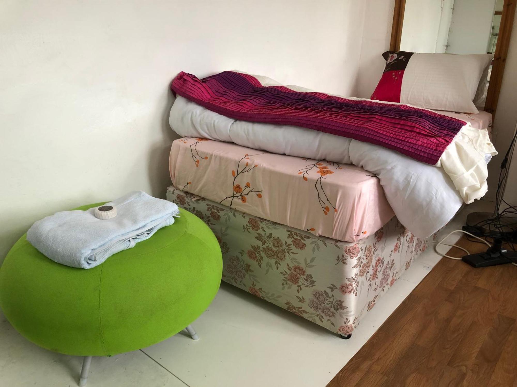 An Extra Large Room With Patio & Own Front Entrance Rotherham Rawmarsh Exterior foto